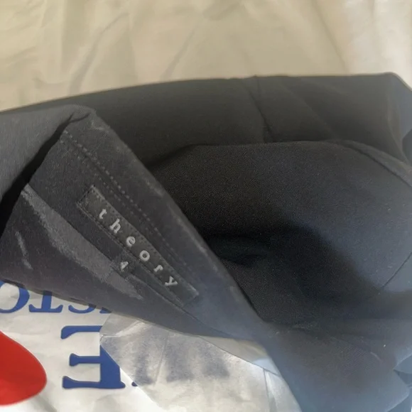 REVOLVE X THEORY Etiennette Blazer Size: 4, like new condition, in Black - Picture 9 of 11